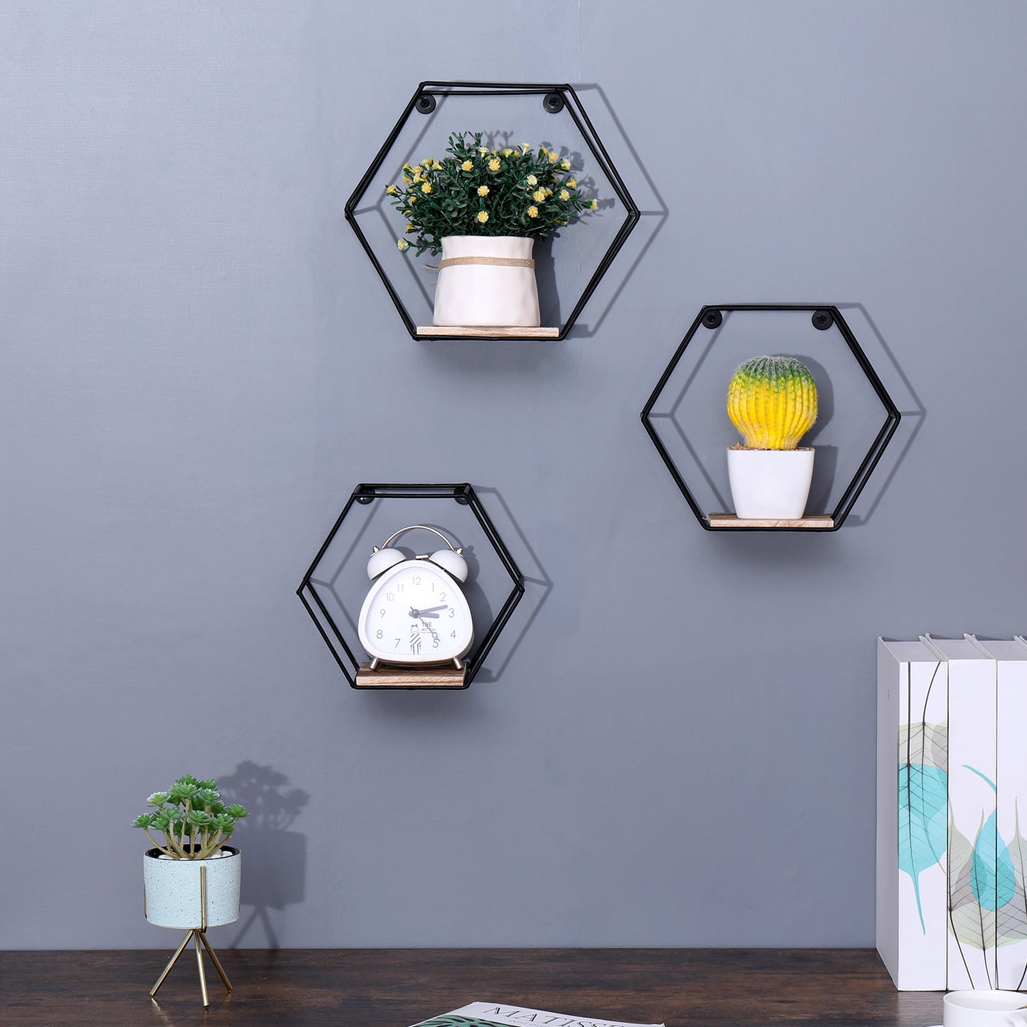 Wall Mounted Hexagonal Floating Shelves Black Set of 3 in Different Sizes, Modern Metal Wall Shelf, Simple Wood Partition Storage Shelves, Wall Decor Rack for Bedroom, Living Room, Kitchen and Office